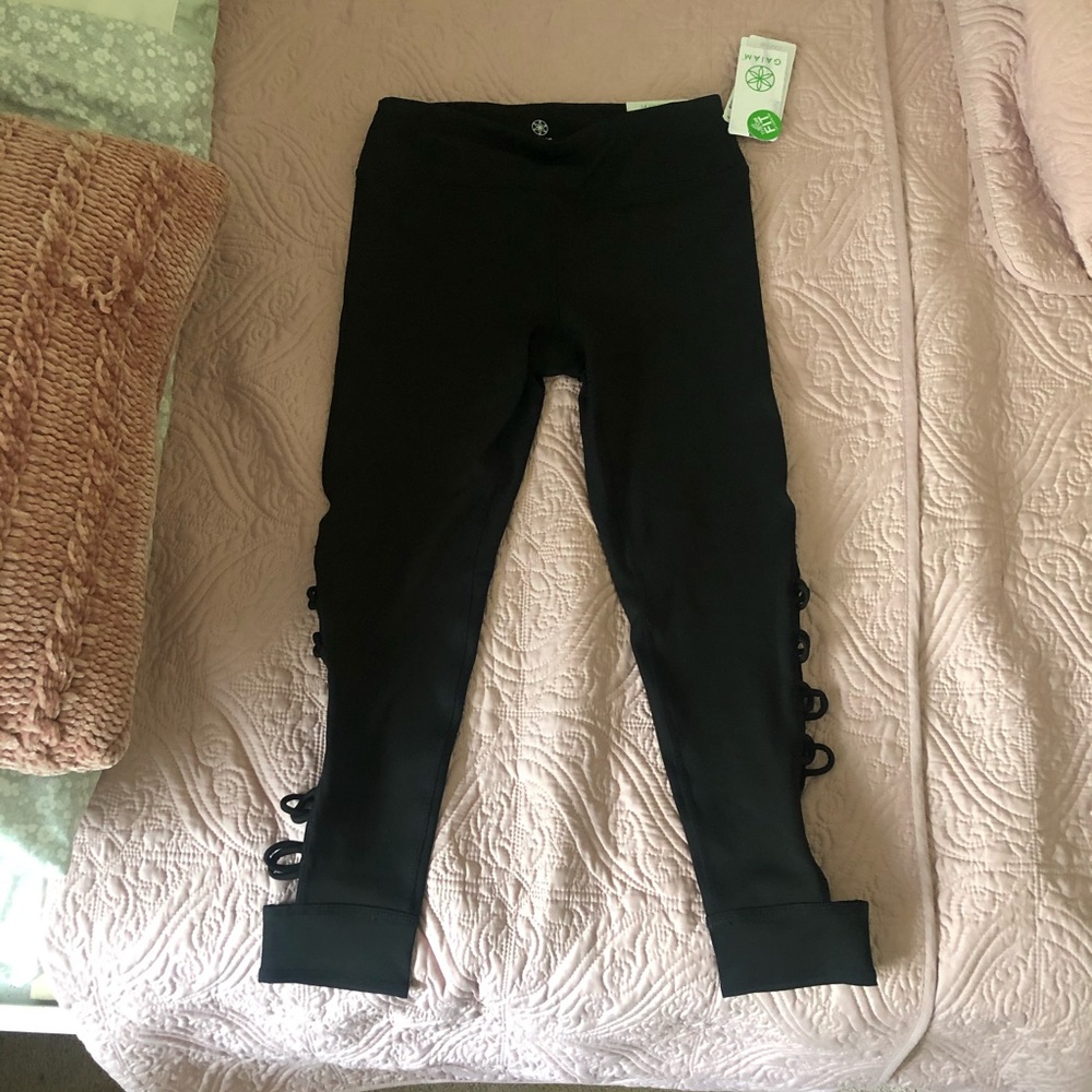 Gaiam OM Yoga Capri XS (never worn)